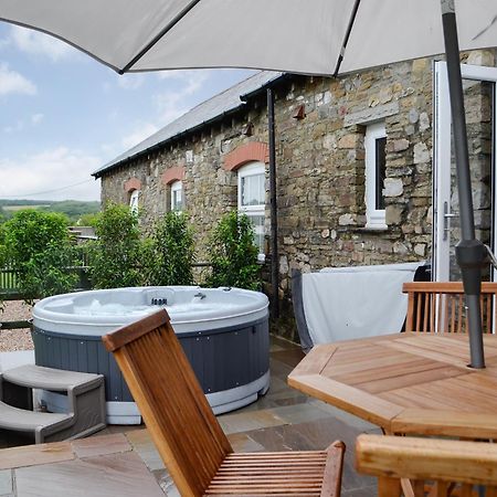 Sgubor Llwyndu Villa Betws  Exterior foto
